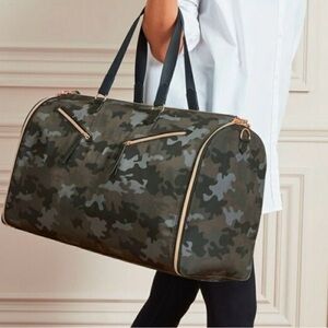 New Stella & Dot camo with Lions interior Bag full zip